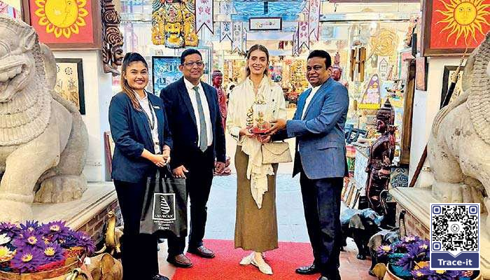 Reigning Miss International 2025 Catalina Duque visits Lakarcade flagship showroom